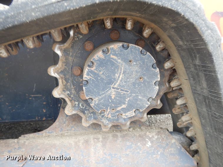 image for item DE5707 2013 Kubota SVL90-2  skid steer loader