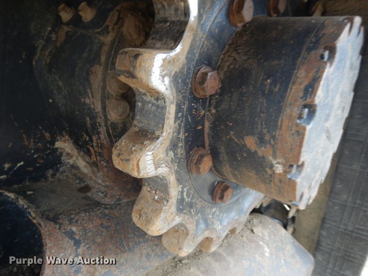 image for item DE5707 2013 Kubota SVL90-2  skid steer loader