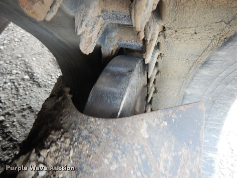 image for item DE5707 2013 Kubota SVL90-2  skid steer loader