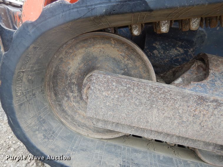 image for item DE5707 2013 Kubota SVL90-2  skid steer loader