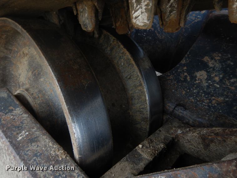 image for item DE5707 2013 Kubota SVL90-2  skid steer loader