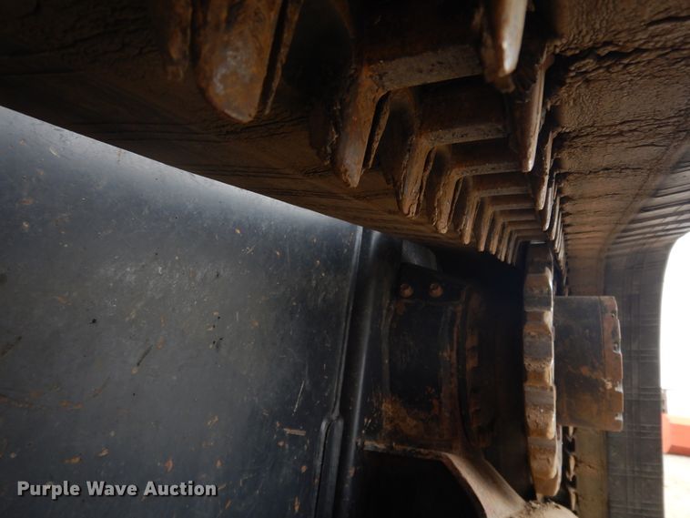 image for item DE5707 2013 Kubota SVL90-2  skid steer loader