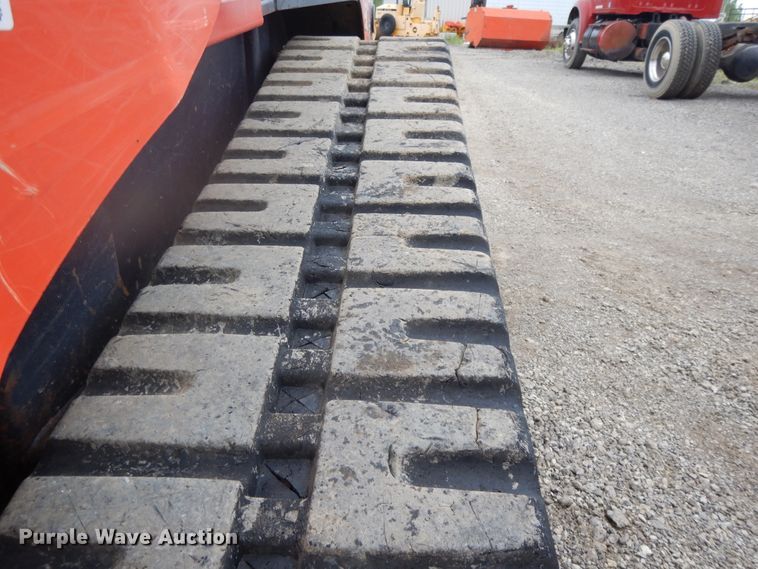 image for item DE5707 2013 Kubota SVL90-2  skid steer loader