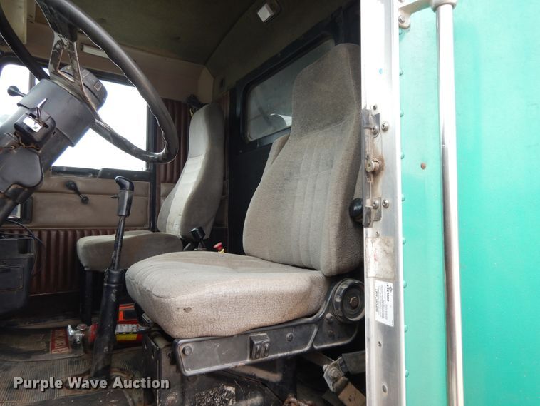 image for item DE5723 1991 Kenworth T600  dump truck