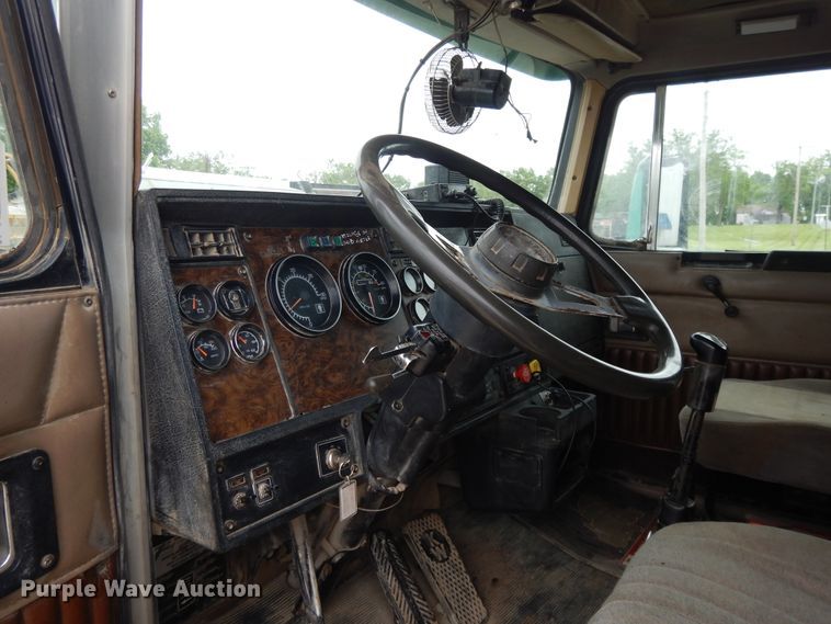 image for item DE5723 1991 Kenworth T600  dump truck