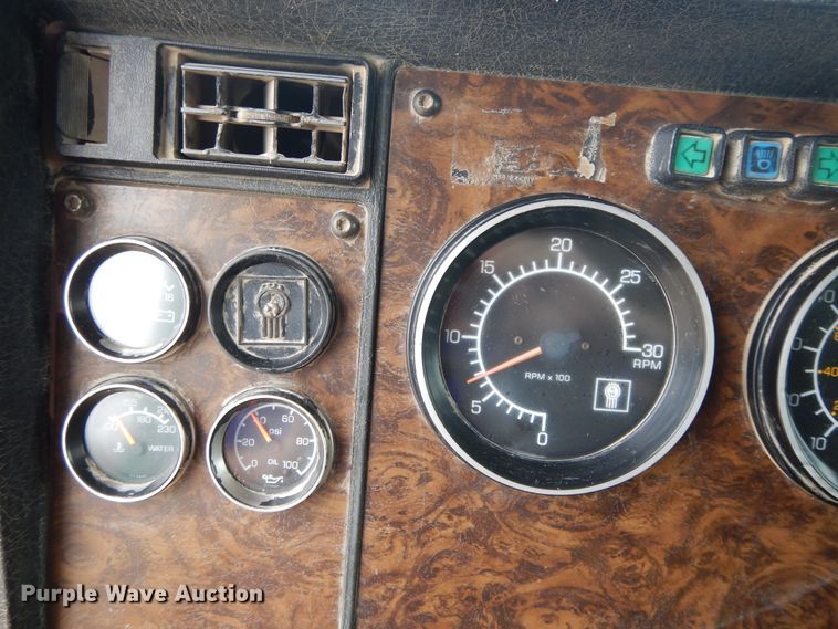 image for item DE5723 1991 Kenworth T600  dump truck