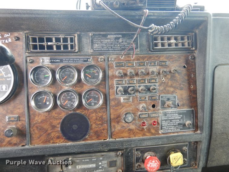 image for item DE5723 1991 Kenworth T600  dump truck