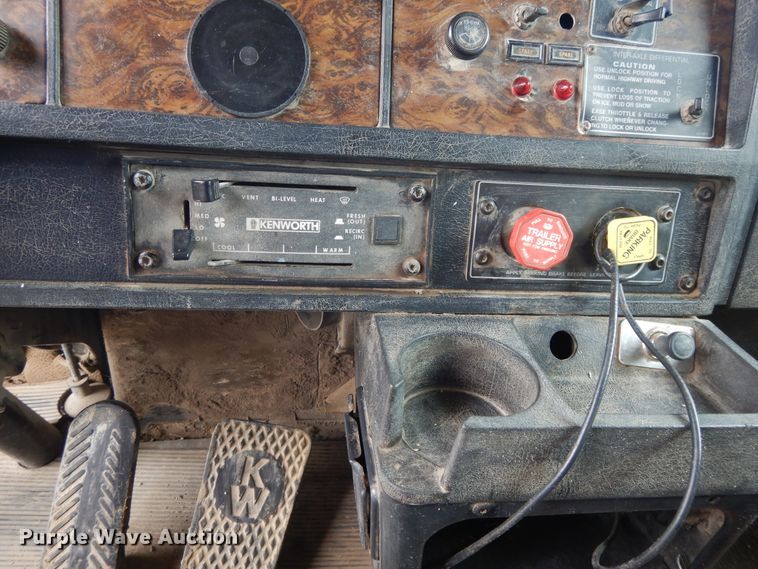 image for item DE5723 1991 Kenworth T600  dump truck