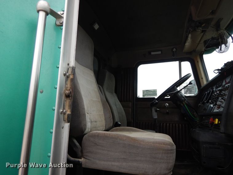 image for item DE5723 1991 Kenworth T600  dump truck