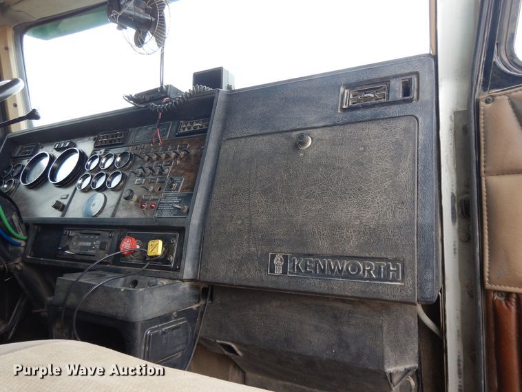 image for item DE5723 1991 Kenworth T600  dump truck