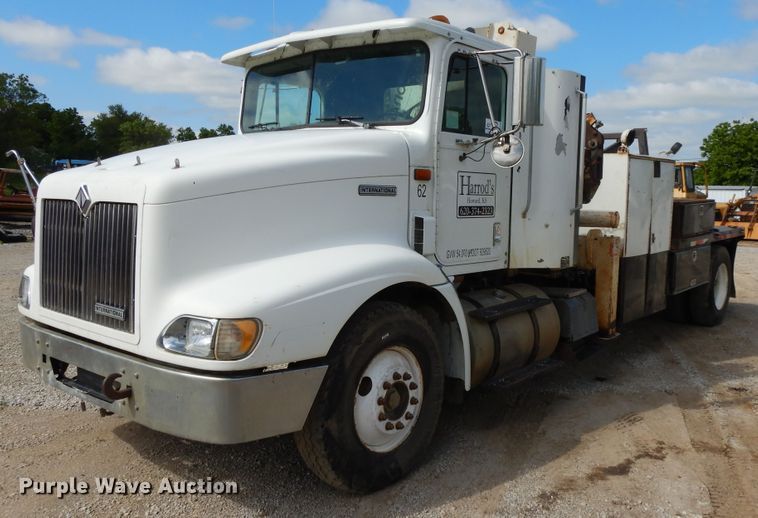 image for item DE5725 1998 International 9100  crane truck