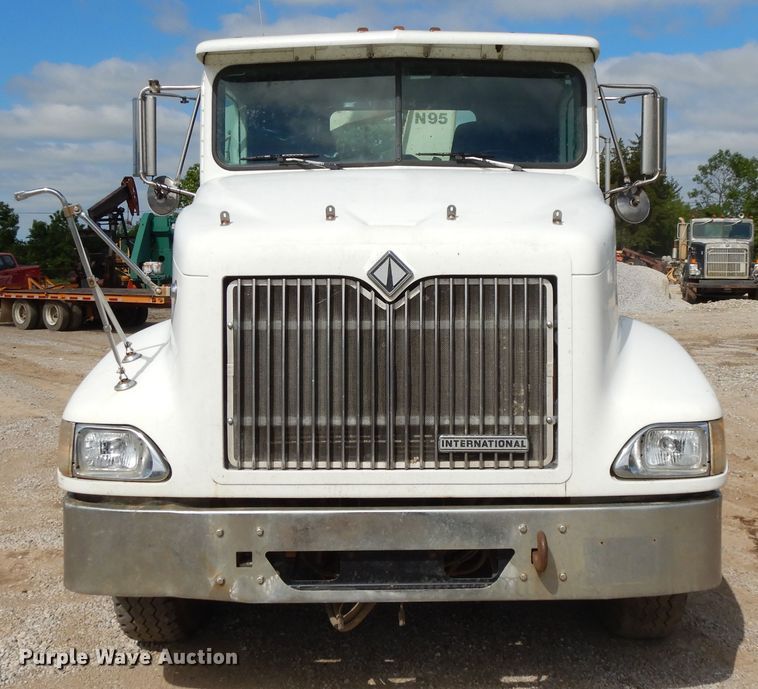 image for item DE5725 1998 International 9100  crane truck