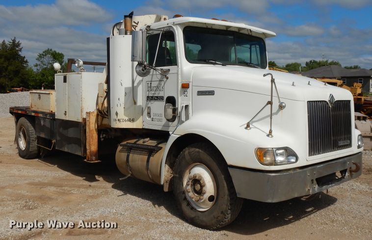 image for item DE5725 1998 International 9100  crane truck