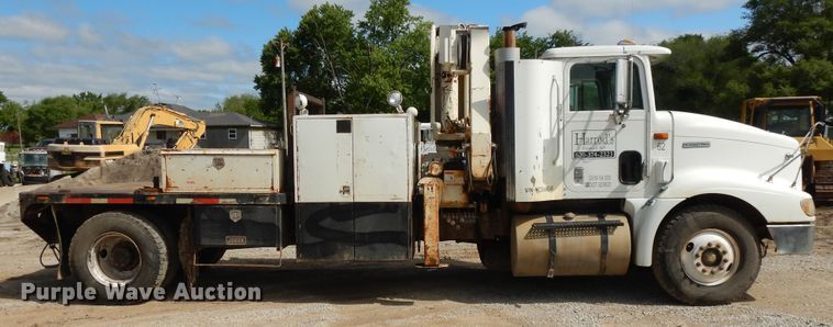 image for item DE5725 1998 International 9100  crane truck