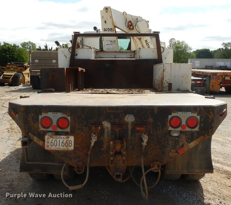 image for item DE5725 1998 International 9100  crane truck