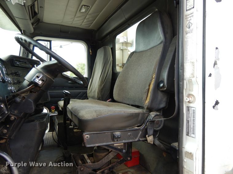 image for item DE5725 1998 International 9100  crane truck