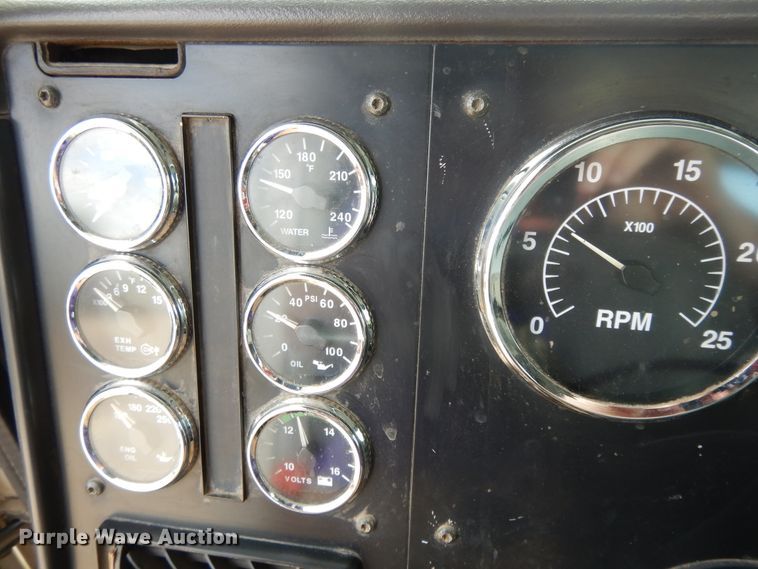 image for item DE5725 1998 International 9100  crane truck