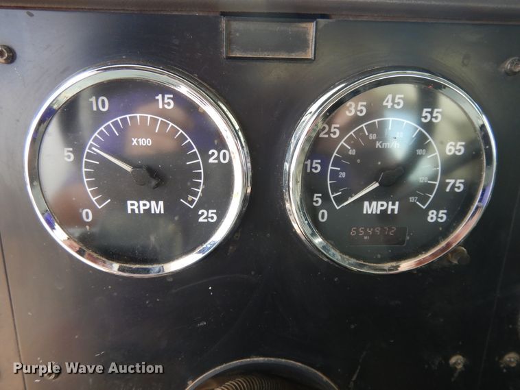 image for item DE5725 1998 International 9100  crane truck