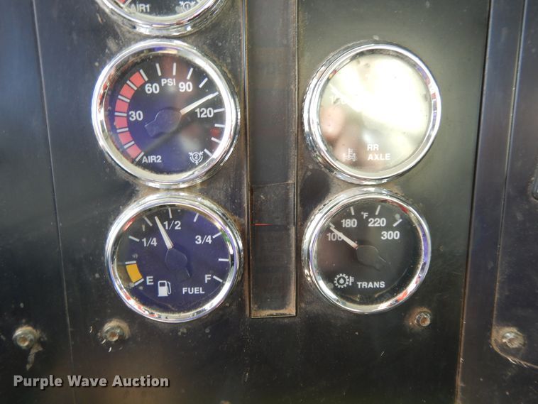 image for item DE5725 1998 International 9100  crane truck