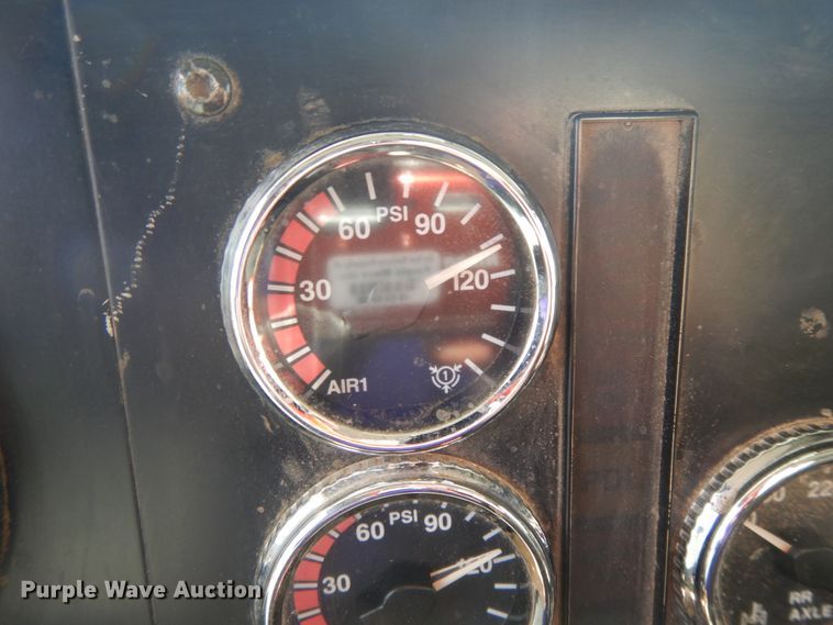 image for item DE5725 1998 International 9100  crane truck