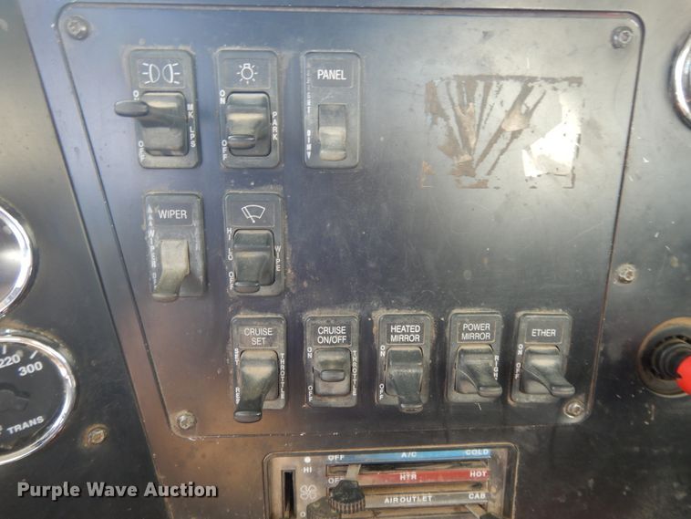 image for item DE5725 1998 International 9100  crane truck