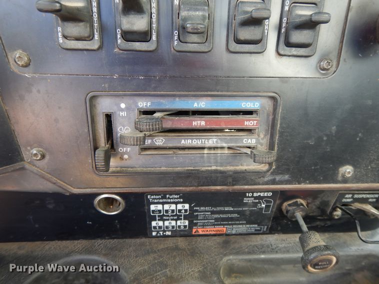 image for item DE5725 1998 International 9100  crane truck