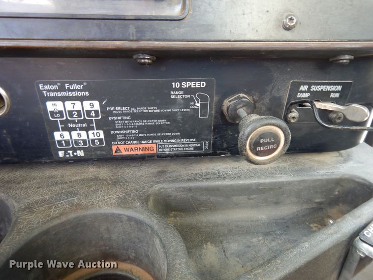 image for item DE5725 1998 International 9100  crane truck