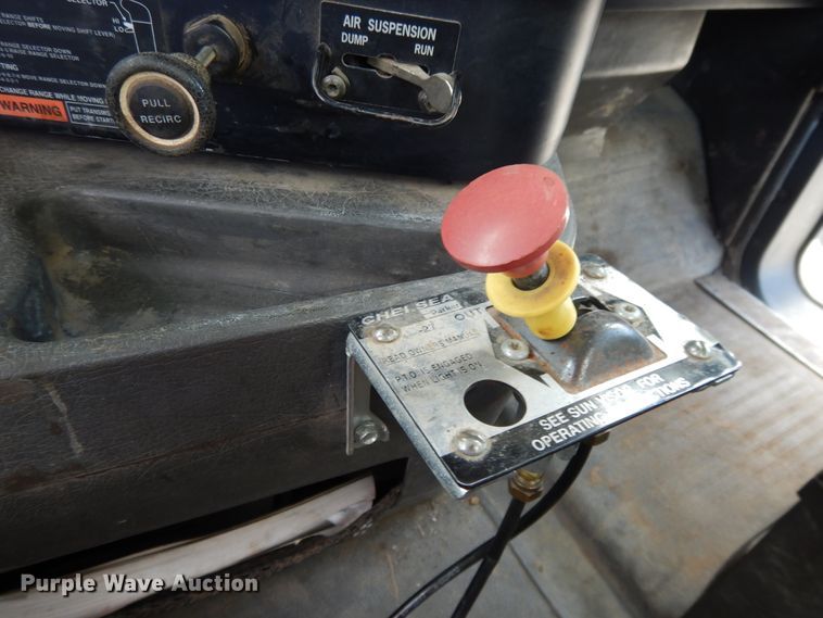 image for item DE5725 1998 International 9100  crane truck