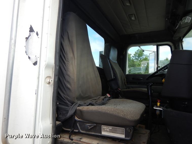 image for item DE5725 1998 International 9100  crane truck