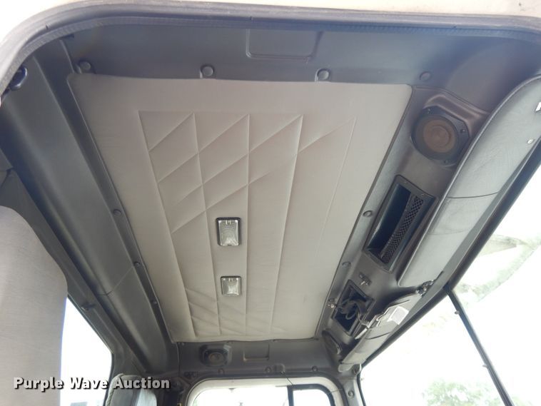 image for item DE5725 1998 International 9100  crane truck