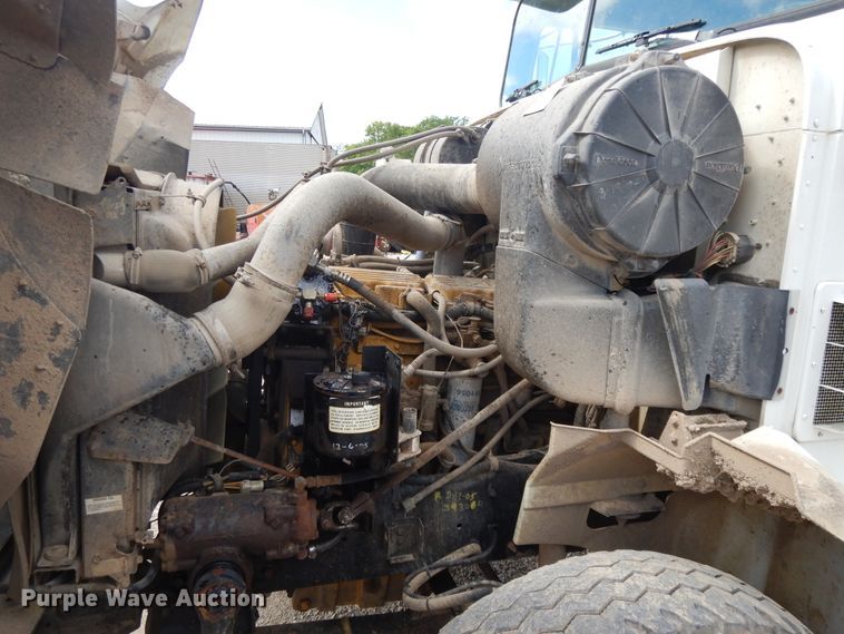 image for item DE5725 1998 International 9100  crane truck