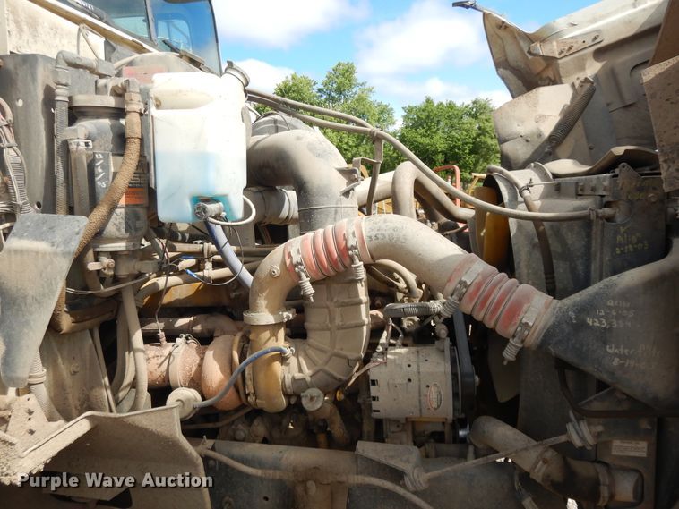 image for item DE5725 1998 International 9100  crane truck