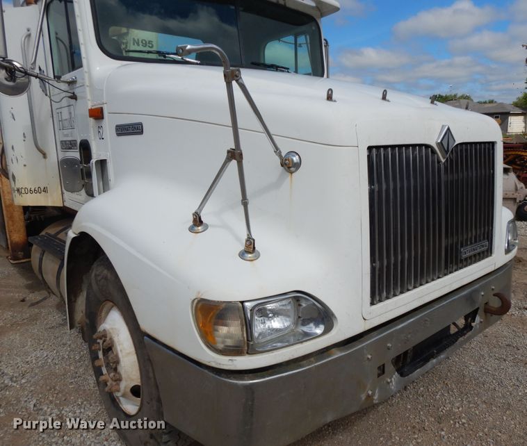 image for item DE5725 1998 International 9100  crane truck