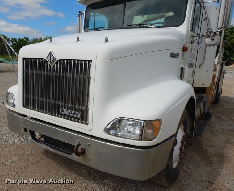 image for item DE5725 1998 International 9100  crane truck