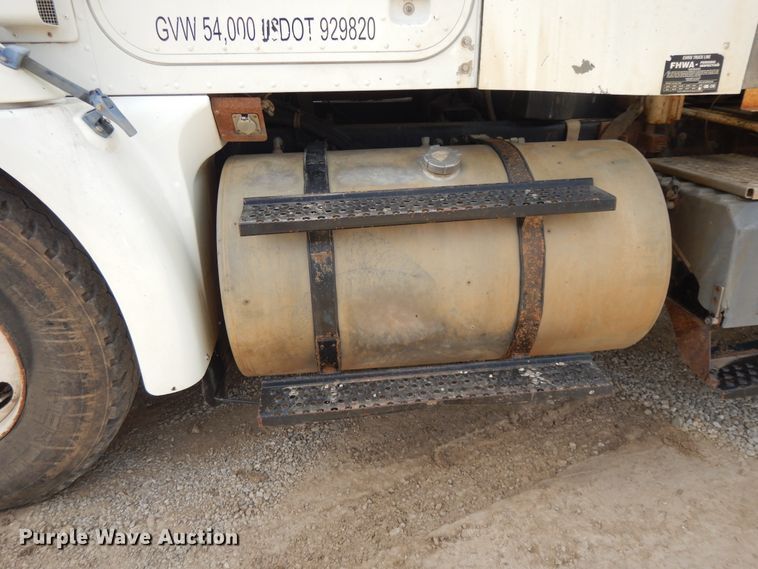 image for item DE5725 1998 International 9100  crane truck