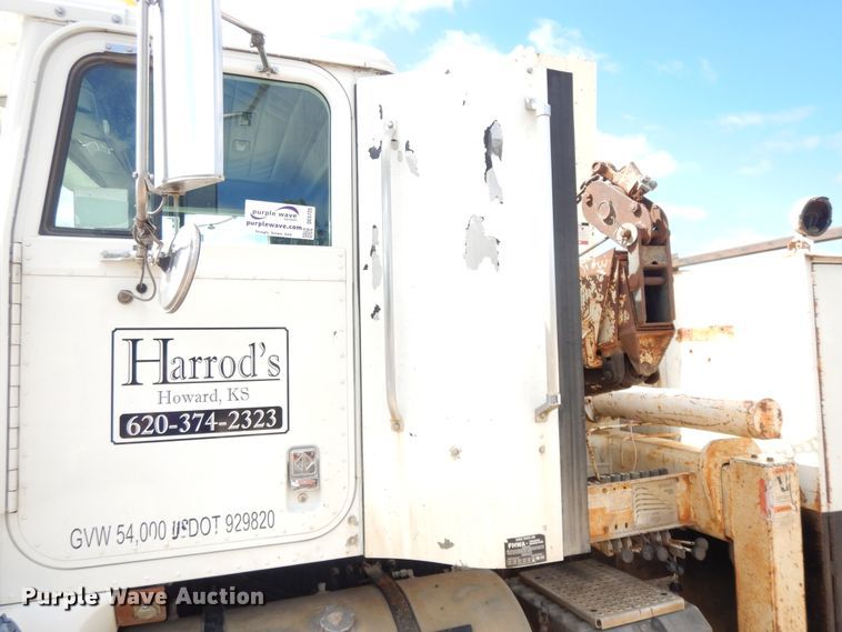 image for item DE5725 1998 International 9100  crane truck