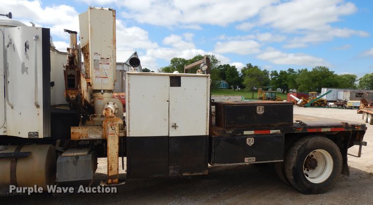 image for item DE5725 1998 International 9100  crane truck