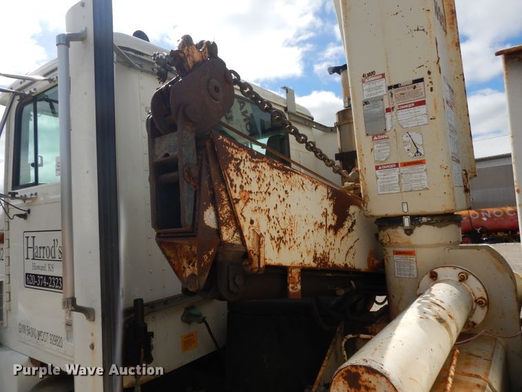 image for item DE5725 1998 International 9100  crane truck