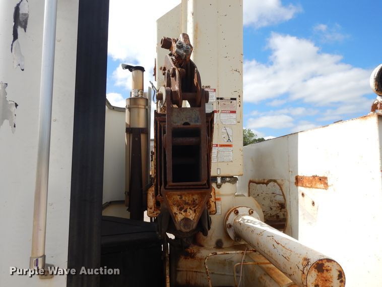 image for item DE5725 1998 International 9100  crane truck