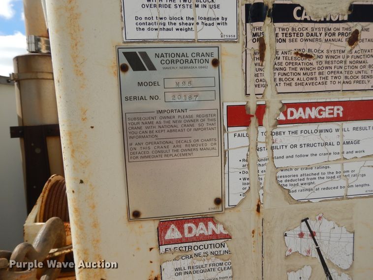 image for item DE5725 1998 International 9100  crane truck