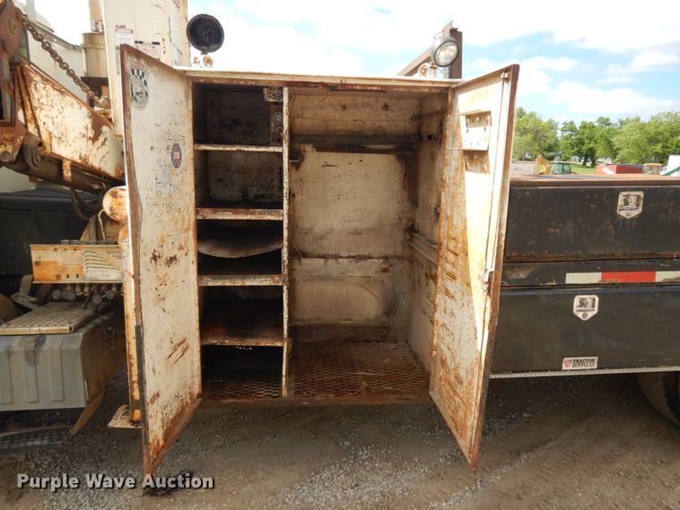 image for item DE5725 1998 International 9100  crane truck