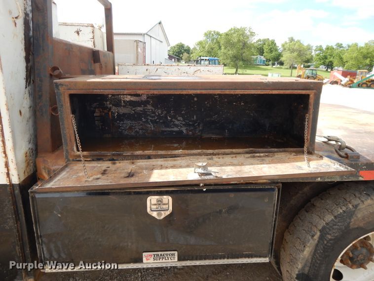 image for item DE5725 1998 International 9100  crane truck