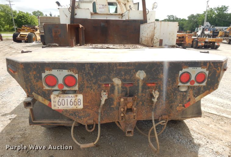 image for item DE5725 1998 International 9100  crane truck