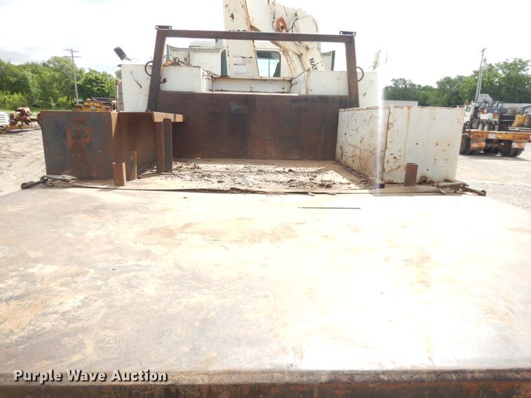 image for item DE5725 1998 International 9100  crane truck