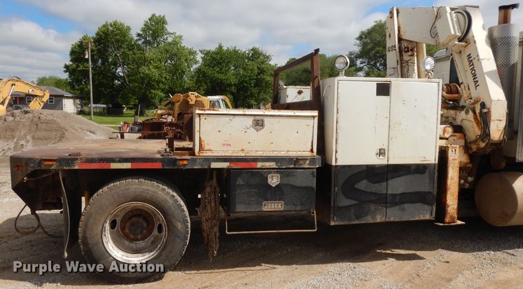 image for item DE5725 1998 International 9100  crane truck