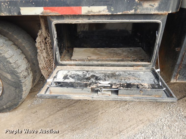 image for item DE5725 1998 International 9100  crane truck