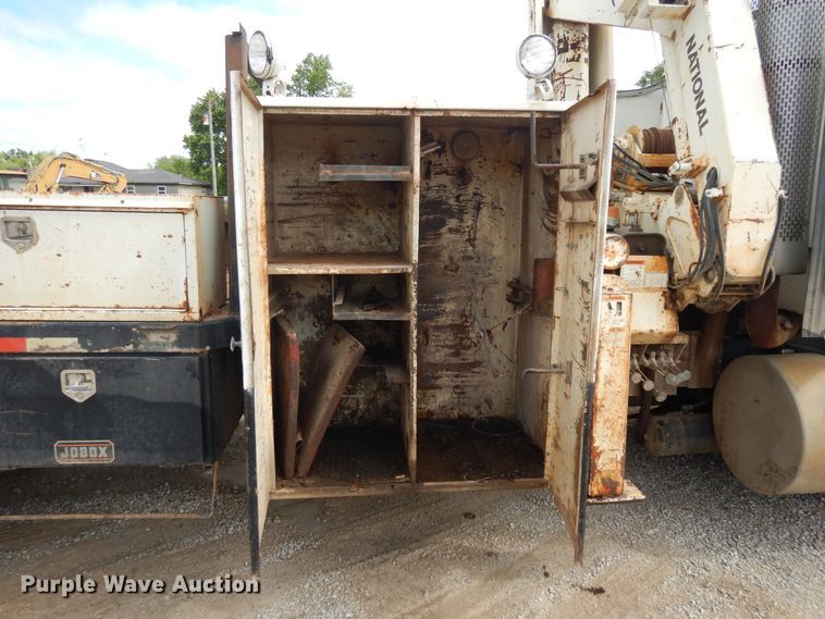 image for item DE5725 1998 International 9100  crane truck