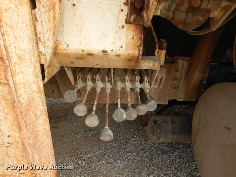 image for item DE5725 1998 International 9100  crane truck