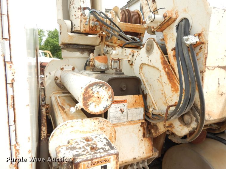 image for item DE5725 1998 International 9100  crane truck