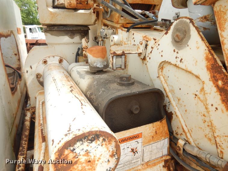 image for item DE5725 1998 International 9100  crane truck